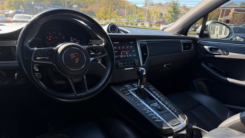 Used 2018 Porsche Macan GTS w/ Premium Package Plus AWD/4WD image 27