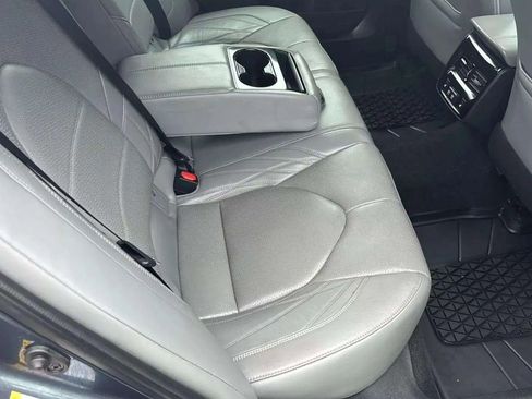 Used 2019 Toyota Avalon Limited image 19