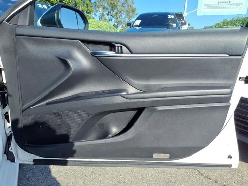 Used 2018 Toyota Camry SE FWD image 23