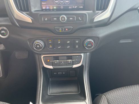 Used 2024 GMC Terrain SLE FWD image 41