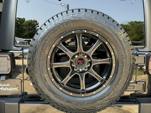 Used 2017 Jeep Wrangler Unlimited Sahara AWD/4WD image 33