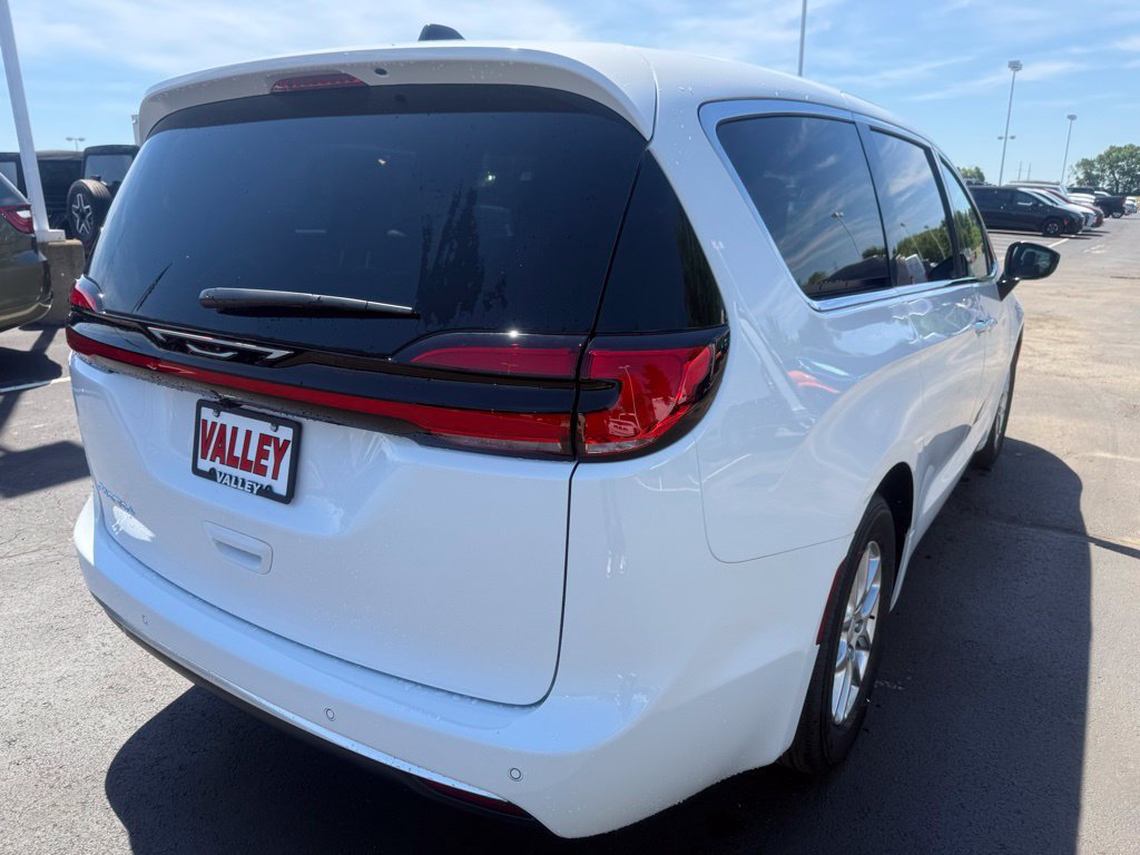 New 2027 Chrysler Pacifica Select w/ Family Tech Group FWD image 3