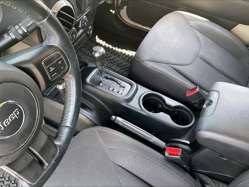 Used 2018 Jeep Wrangler Sport AWD/4WD image 16