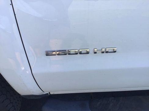 Used 2019 Chevrolet Silverado 2500 W/T w/ Snow Plow Prep Package image 11