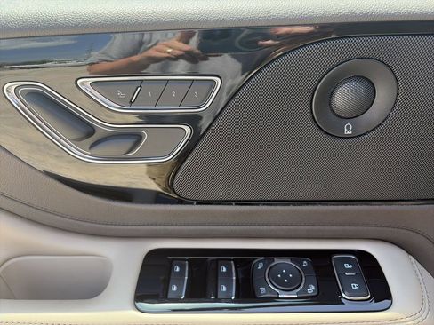 Used 2023 Lincoln Aviator Reserve w/ Equipment Group 201A RWD image 17