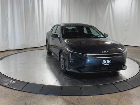 Certified 2025 Kia K4 LXS image 3
