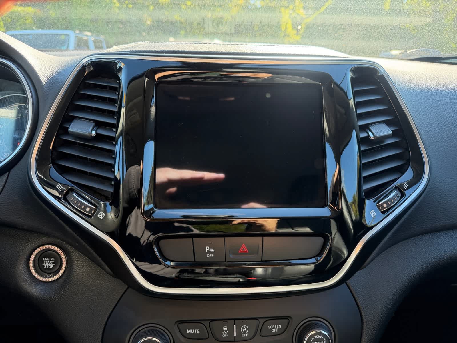 Used 2020 Jeep Cherokee Limited AWD/4WD image 29