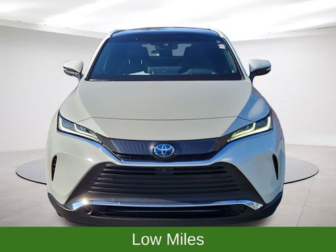 Used 2021 Toyota Venza Limited image 2