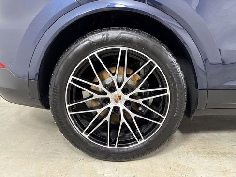 Certified 2025 Porsche Cayenne image 16