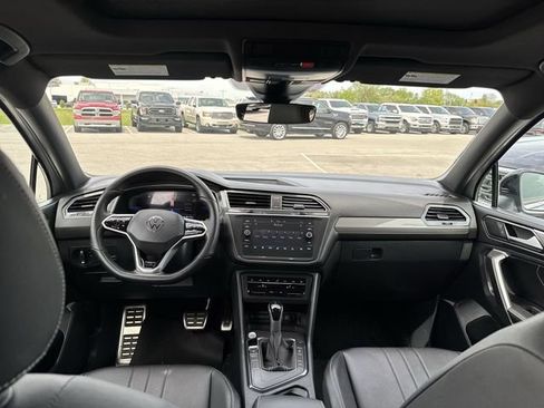 Certified 2023 Volkswagen Tiguan SE R-Line FWD image 20
