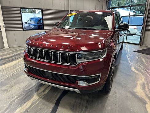 Used 2024 Jeep Wagoneer L Series II w/ Flexible Seating Group AWD/4WD image 3