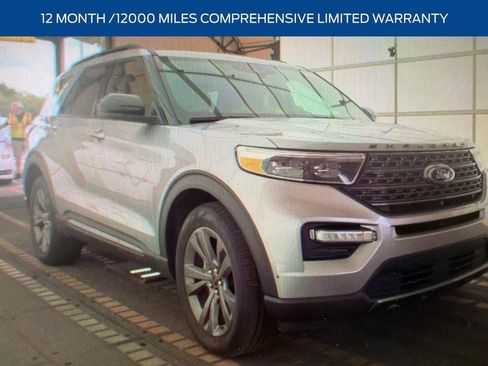 Used 2023 Ford Explorer XLT w/ Equipment Group 202A RWD image 5