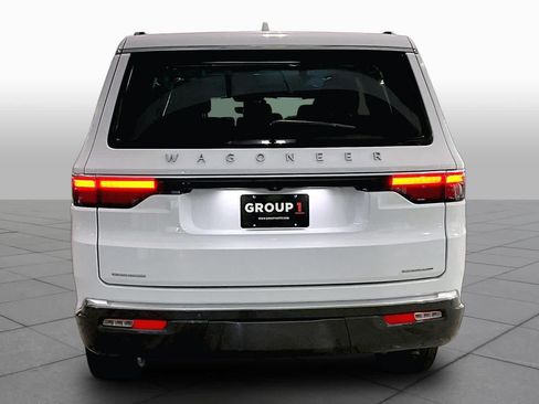 Used 2022 Jeep Wagoneer Series III w/ Premium Group I AWD/4WD image 5