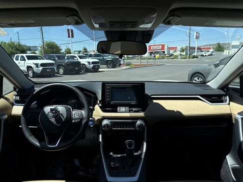 Used 2022 Toyota RAV4 XLE Premium AWD/4WD image 15