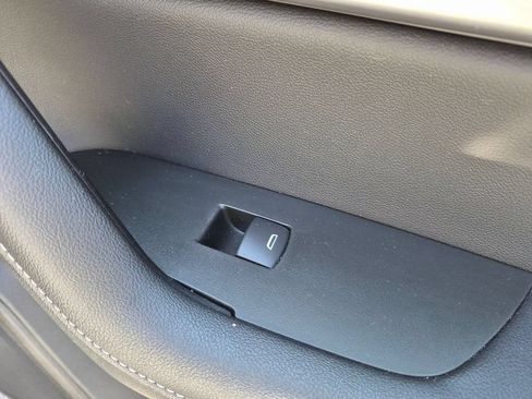 Used 2025 Chevrolet Blazer LT FWD image 34