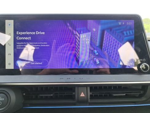 Used 2025 Toyota Prius FWD image 20