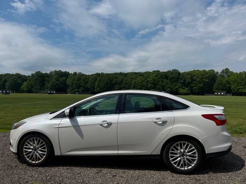 Used 2014 Ford Focus Titanium FWD image 2