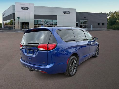 Used 2020 Chrysler Pacifica Touring-L AWD/4WD image 11