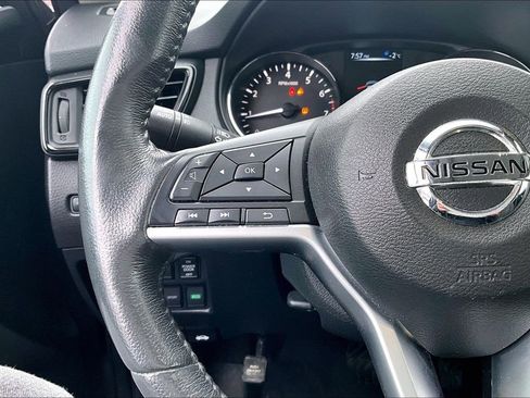 Used 2017 Nissan Rogue SL image 11