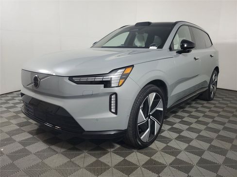 Certified 2025 Volvo EX90 Ultra AWD/4WD image 3