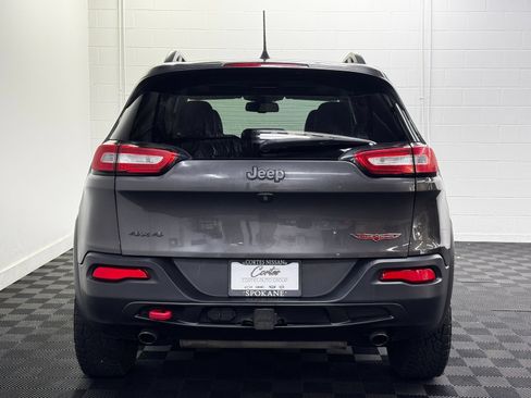 Used 2018 Jeep Cherokee Trailhawk AWD/4WD image 6