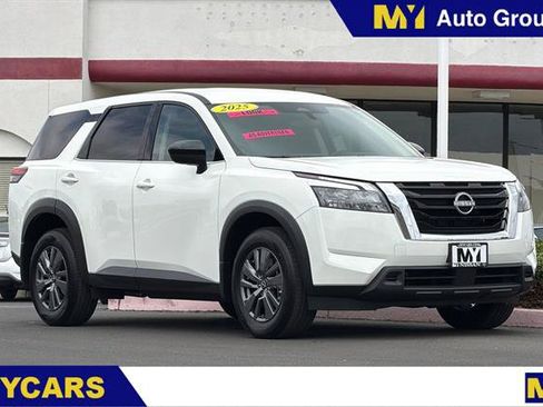Used 2025 Nissan Pathfinder S AWD/4WD image 1