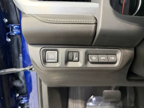 Used 2023 GMC Acadia SLT w/ Technology Package AWD/4WD image 11