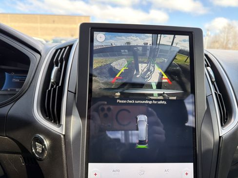 Used 2023 Ford Edge SEL image 19