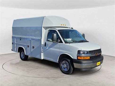 New 2025 Chevrolet Express 3500 w/ Power Convenience Package image 7