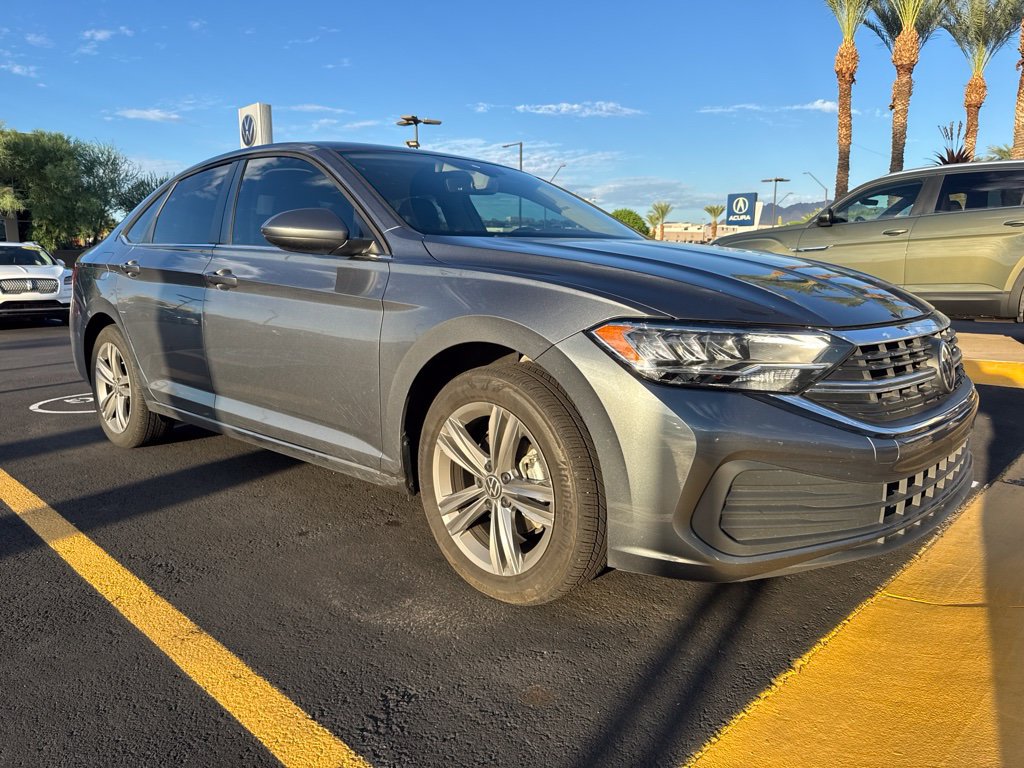Used 2023 Volkswagen Jetta SE FWD image 3