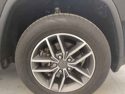 Used 2019 Jeep Grand Cherokee Laredo w/ 18" Wheel & 8.4" Radio Group image 31