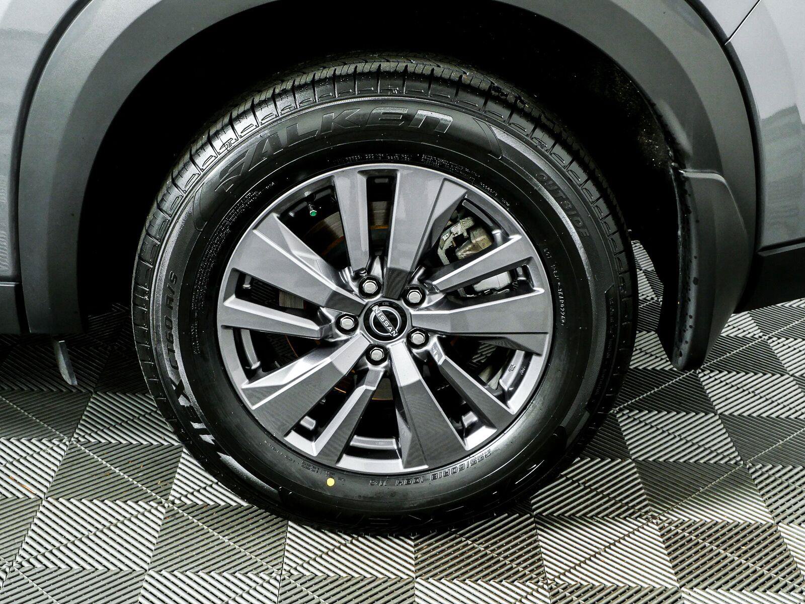 Used 2023 Nissan Pathfinder SV w/ SV Premium Package FWD image 39