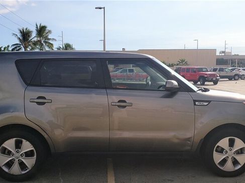 Used 2016 Kia Soul w/ Convenience Package FWD image 5
