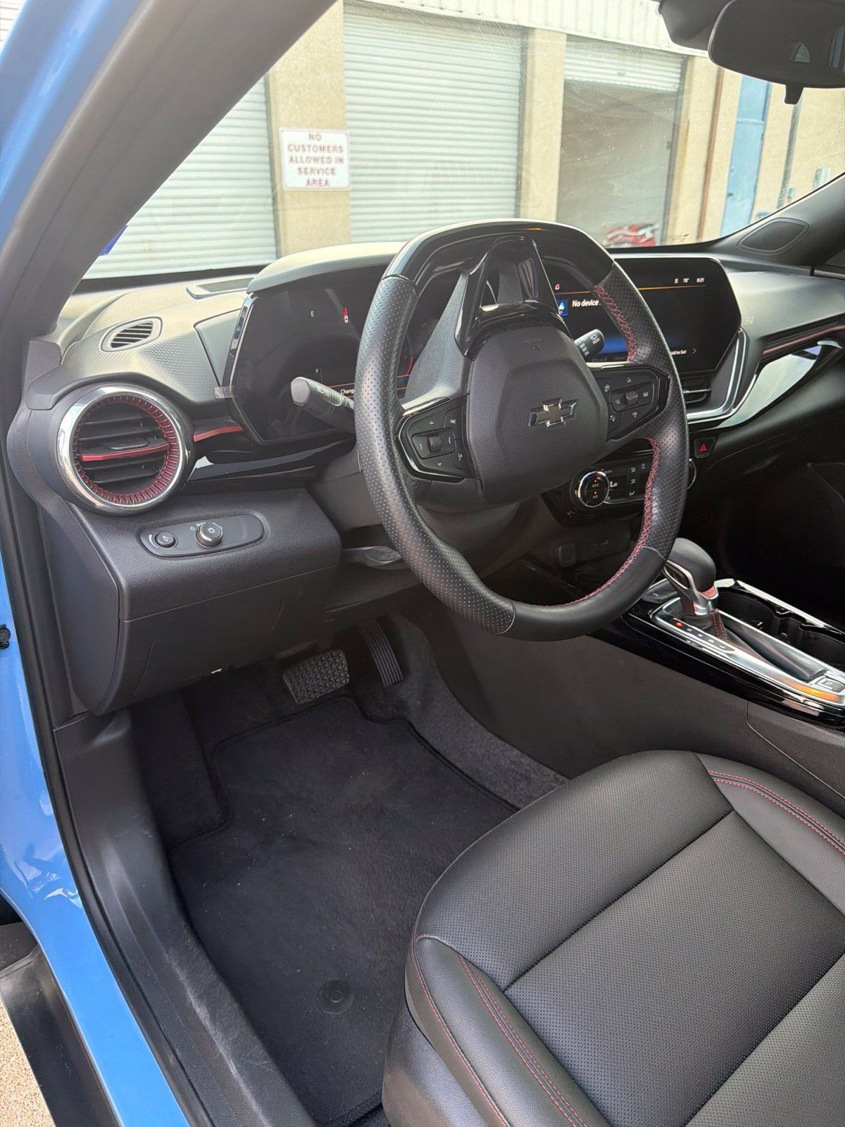 Used 2024 Chevrolet Trax RS w/ Sunroof Package FWD image 7