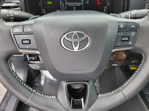 Used 2025 Toyota Camry SE FWD image 22