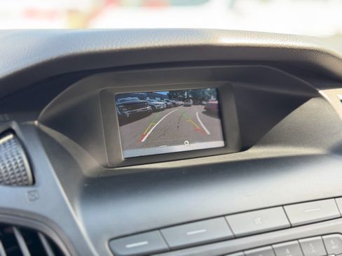 Used 2018 Ford Focus SE FWD image 15