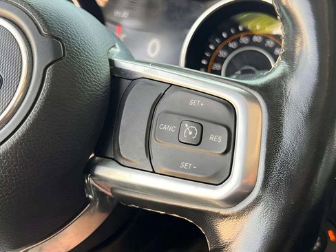 Used 2020 Jeep Wrangler Unlimited Sahara w/ Uconnect 4C Nav & Sound Group AWD/4WD image 15