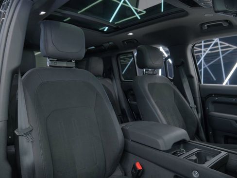 Used 2023 Land Rover Defender 110 V8 image 37