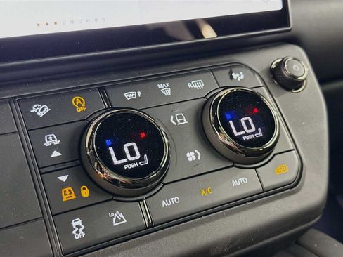 New 2026 Land Rover Defender 110 OCTA AWD/4WD image 18