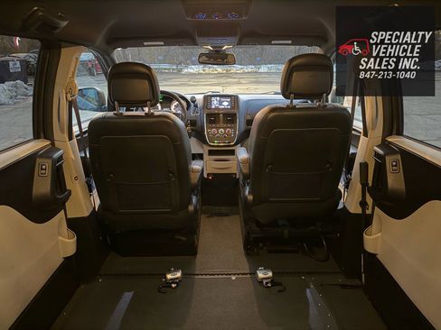 Used 2019 Dodge Grand Caravan SXT image 28