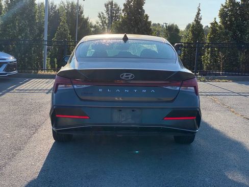 Used 2024 Hyundai Elantra SEL FWD image 6