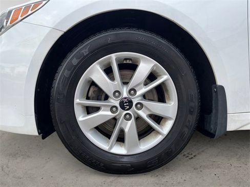 Used 2017 Kia Optima LX image 15