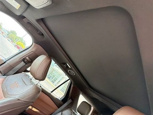 Used 2022 Ford Explorer King Ranch w/ Technology Package RWD image 9