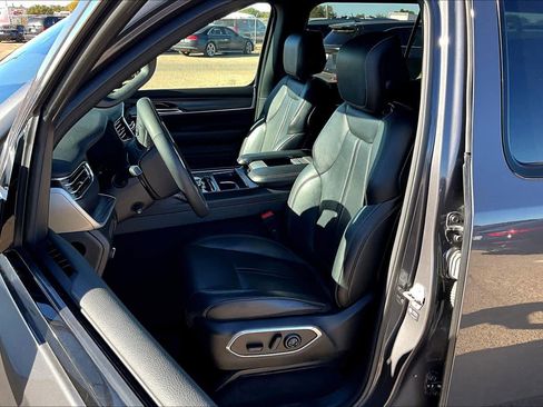 Used 2023 Jeep Wagoneer L Series III image 7