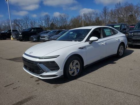 New 2026 Hyundai Sonata SE FWD image 2
