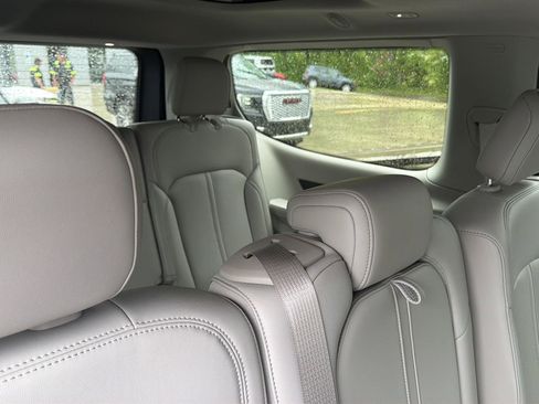 Used 2024 Jeep Wagoneer 4WD w/ Premium Group I image 31