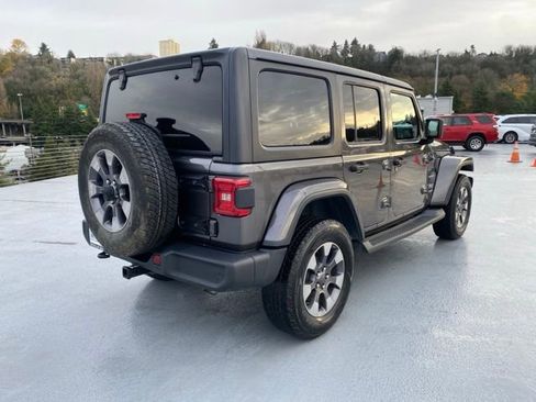 Used 2018 Jeep Wrangler Unlimited Sahara image 8