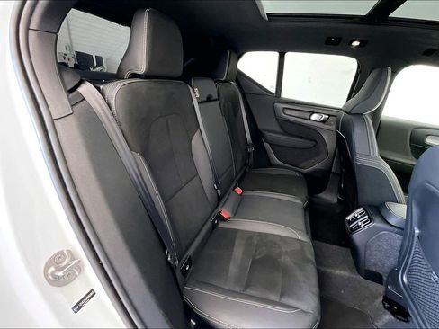Certified 2025 Volvo XC40 B5 Plus image 36