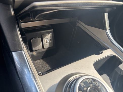 Used 2022 Ford Explorer XLT w/ Equipment Group 202A image 31