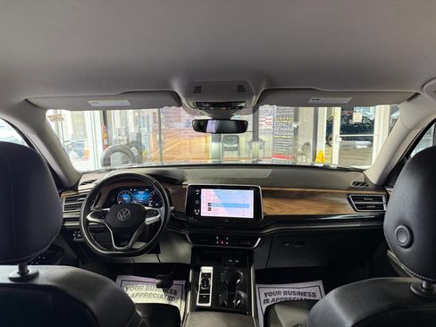 Used 2025 Volkswagen Atlas SE image 21